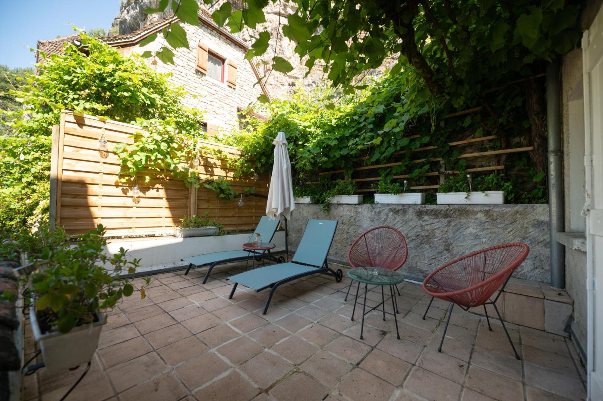 Logis Hotels - Hotel Restaurant Domaine Les Falaises Martel Exterior photo